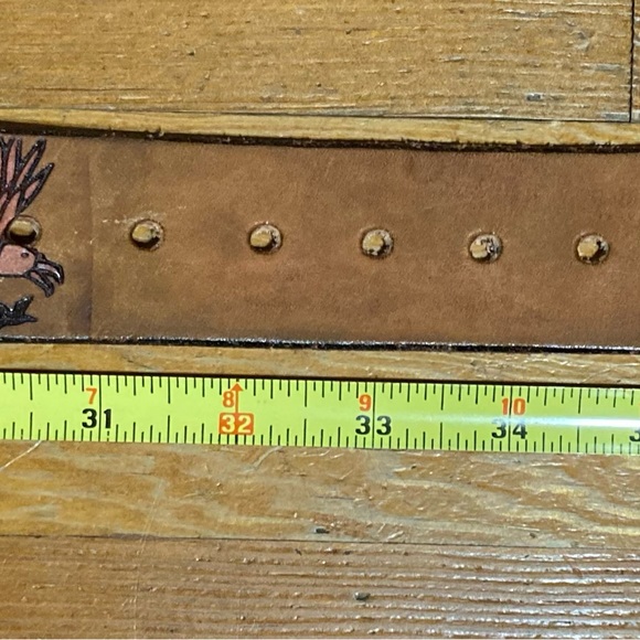 Hand tooled leather belt with pink birds - Picture 11 of 12